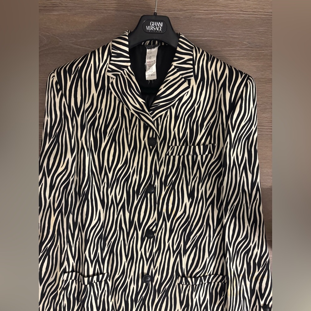Gianni Versace Suit - Picture 9 of 17